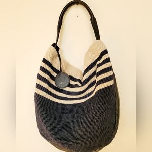 Knitted sakroots purse